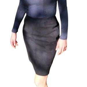 Size 6 leather black Danier suede skirt
